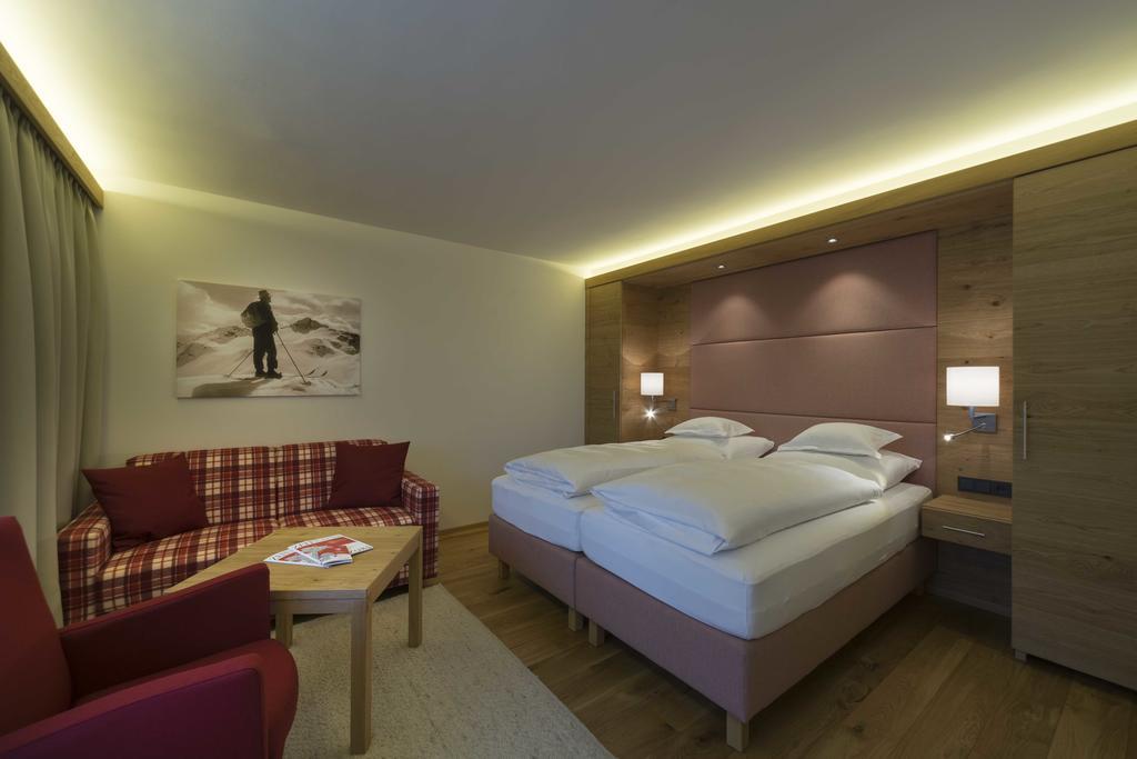 Hotel Garni Panorama Lech am Arlberg Room photo